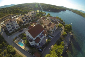 Гостиница Family friendly apartments with a swimming pool Jelsa, Hvar - 4608  Елса